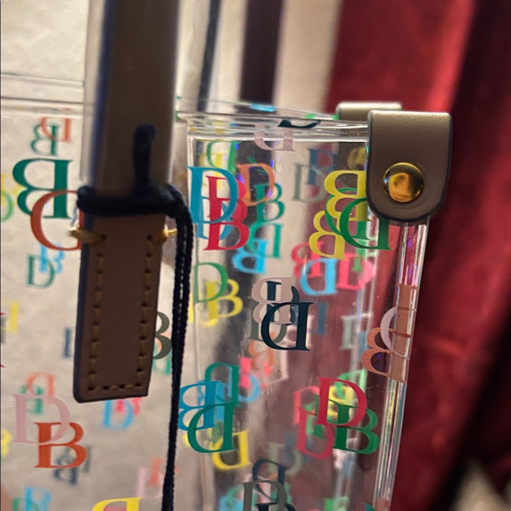 Dooney Bourke 🆕”IT" collection clear bag, often referred to as a "Lunch Bag - Picture 4 of 4